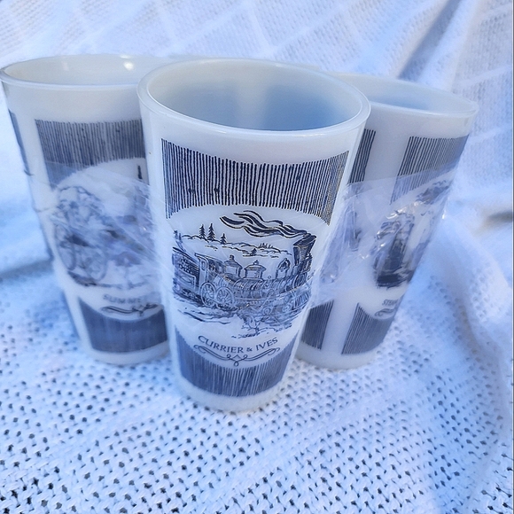 Currier and Ives Transportation milk glass‎ glasses 4 - Picture 1 of 10